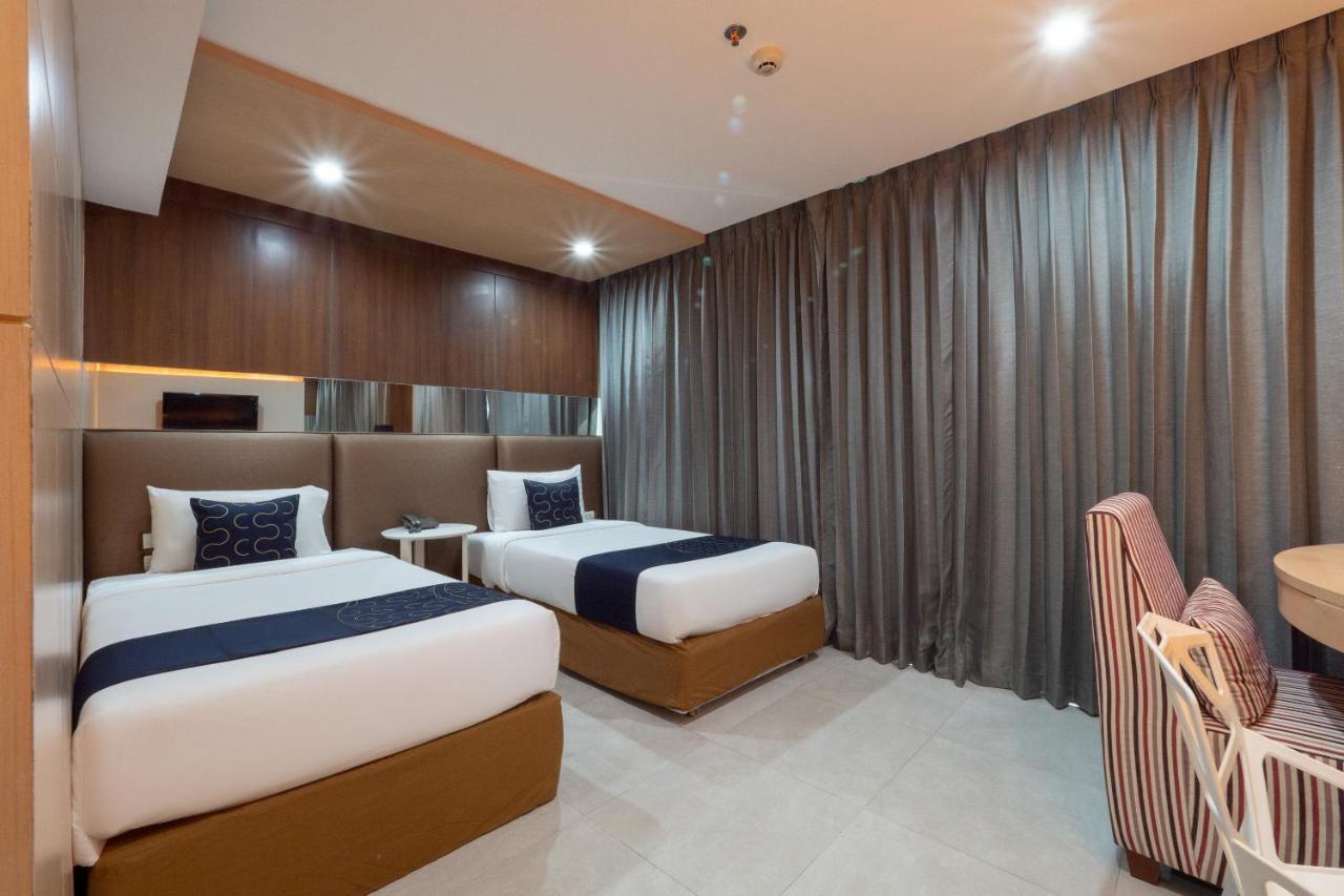 Capital O 1088 Golden Dragon Beach Resort Bang Lamung Exterior foto