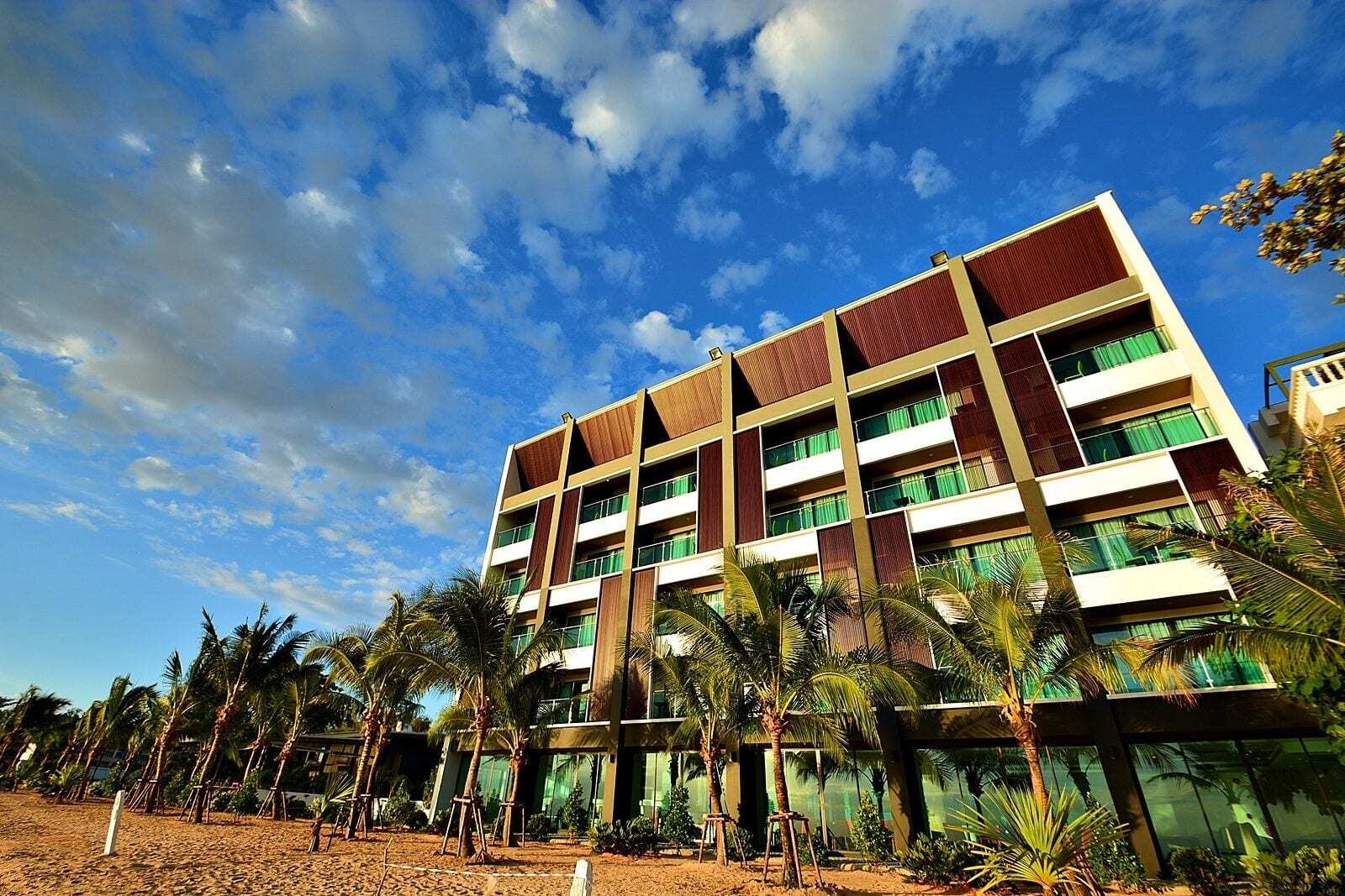 Capital O 1088 Golden Dragon Beach Resort Bang Lamung Exterior foto